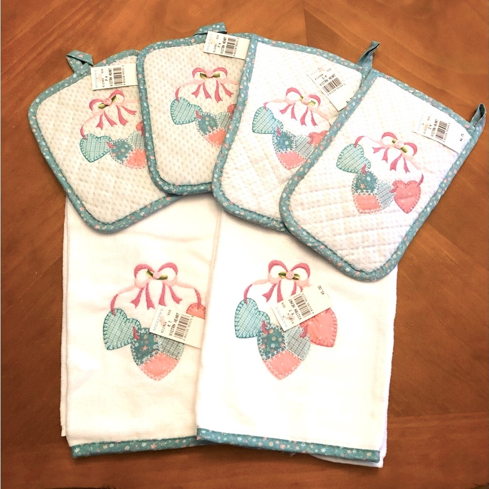 Quilted Victorian Heart Design - Pink and Green- Potholders Mitts & Towels